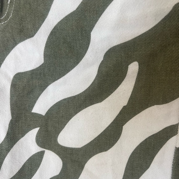 Green zebra pattern jeans - Picture 2 of 4